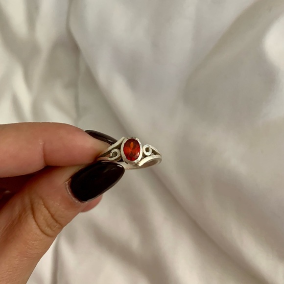 Bright red garnet silver ring - Picture 4 of 6